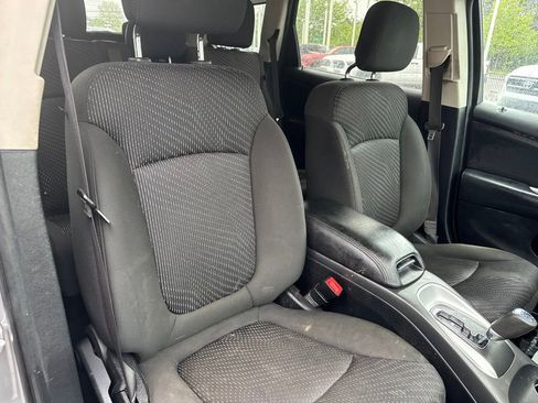 Used 2020 Dodge Journey SE FWD image 40