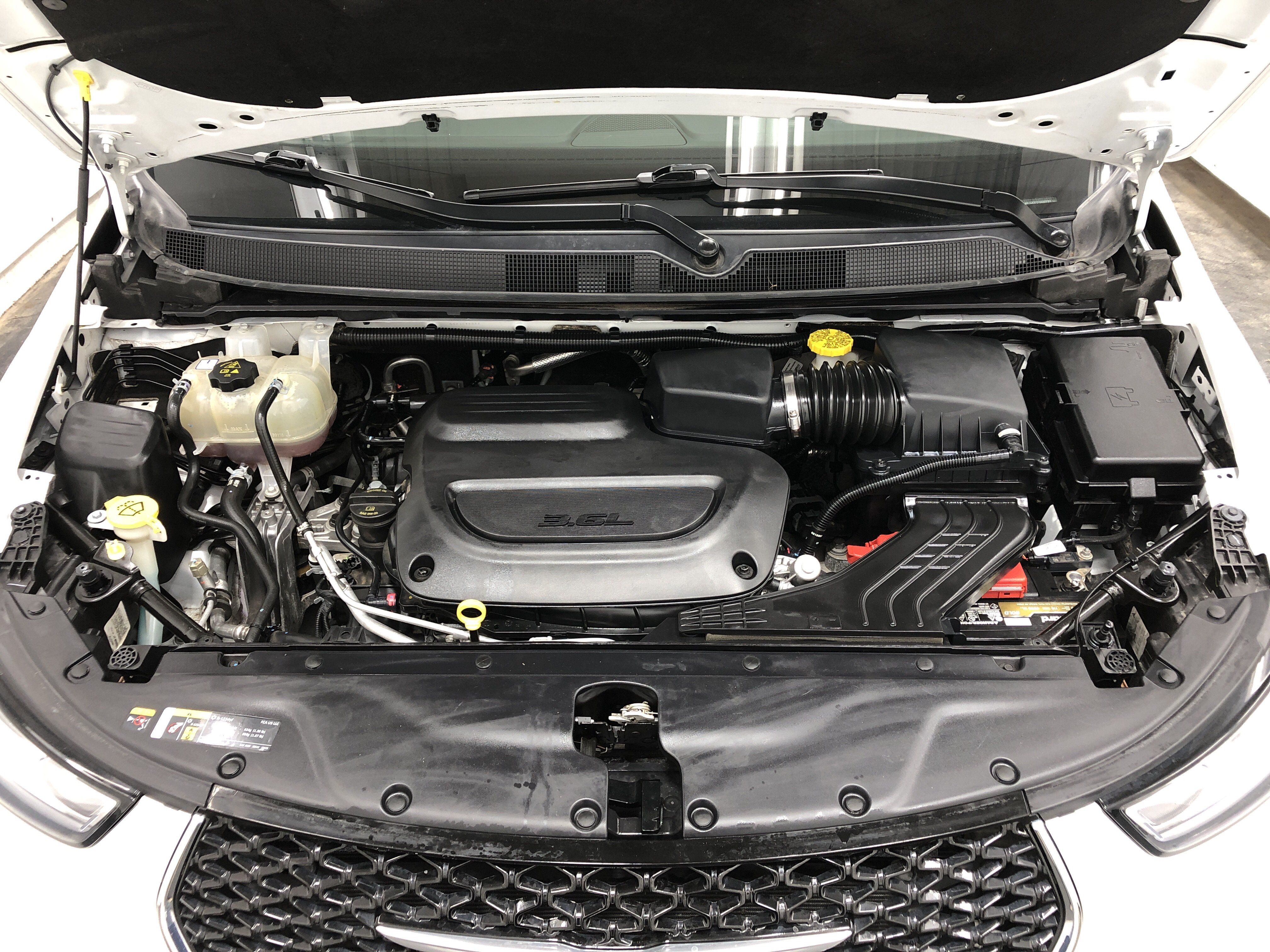 Used 2023 Chrysler Pacifica Touring-L FWD image 7