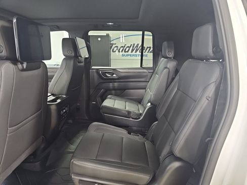 Used 2023 Chevrolet Suburban Z71 w/ Luxury Package AWD/4WD image 19