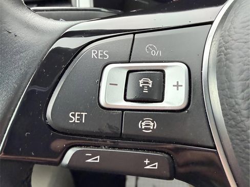 Used 2019 Volkswagen Atlas SEL Premium image 25