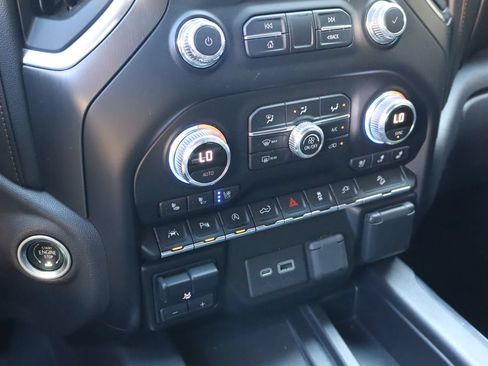 Used 2020 GMC Sierra 1500 AT4 w/ Off-Road Performance Package AWD/4WD image 26