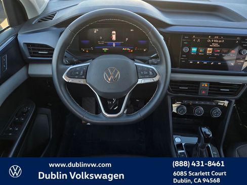 Certified 2023 Volkswagen Taos SE w/ Panoramic Sunroof Package image 11
