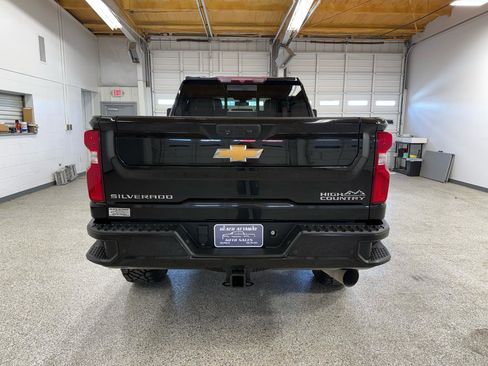 Used 2022 Chevrolet Silverado 2500 High Country w/ Safety Package II image 3