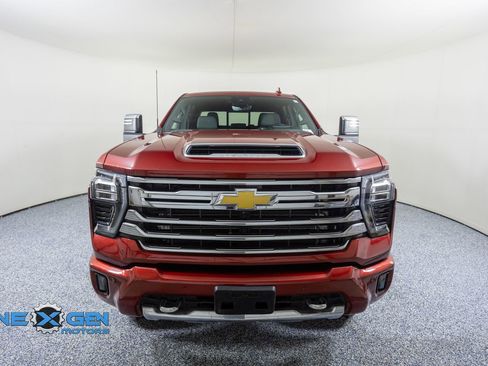 Used 2025 Chevrolet Silverado 2500 High Country w/ Technology Package AWD/4WD image 2