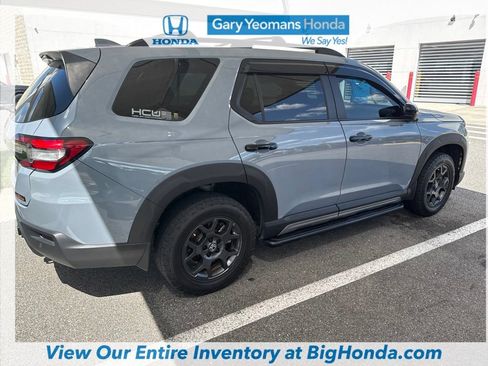 Used 2023 Honda Pilot TrailSport image 3