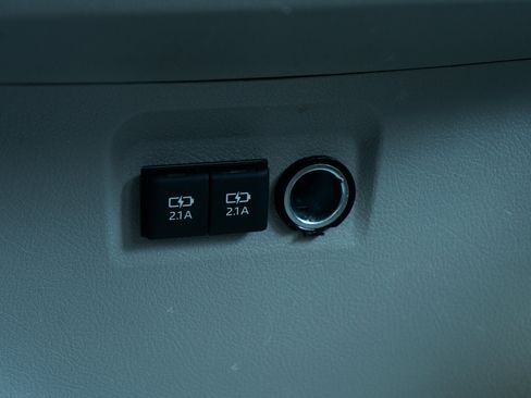 Used 2020 Toyota Sienna L image 41