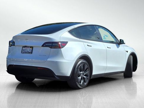 Used 2025 Tesla Model Y Long Range AWD/4WD image 5