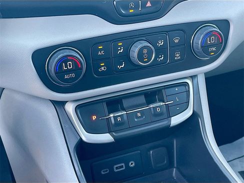 Used 2023 GMC Terrain SLE w/ Driver Convenience Package image 17