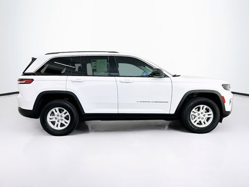 Used 2023 Jeep Grand Cherokee Laredo AWD/4WD image 10