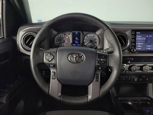 Used 2020 Toyota Tacoma TRD Off-Road w/ Technology Package AWD/4WD image 21