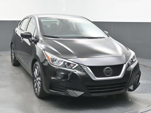Used 2021 Nissan Versa SV FWD image 2
