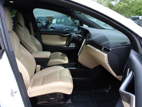 Used 2016 Tesla Model X 90D AWD/4WD image 32
