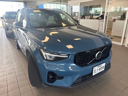 Used 2024 Volvo XC40 B5 Plus w/ Protection Package Premier AWD/4WD image 2