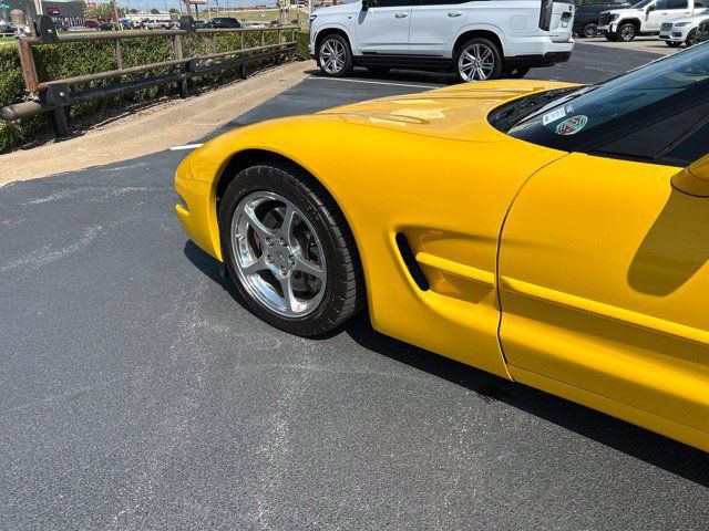 Used 2001 Chevrolet Corvette Coupe w/ Preferred Equipment Group2 RWD image 11