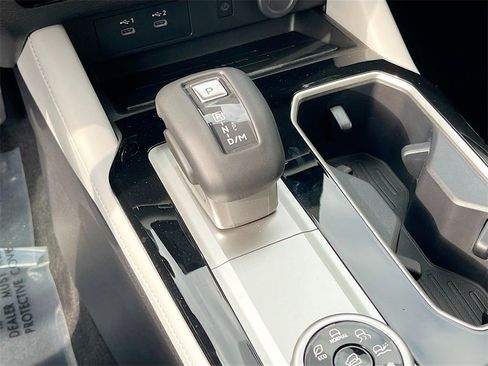 New 2025 Mitsubishi Outlander SE image 16