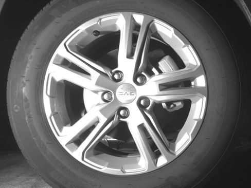 Used 2024 GMC Terrain SLE image 13