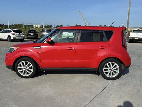 Used 2018 Kia Soul + FWD image 7