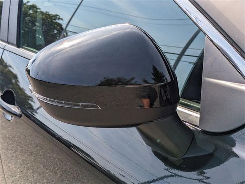 Used 2023 Nissan Rogue SV image 12