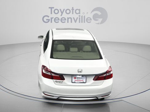 Used 2017 Honda Accord EX-L image 11