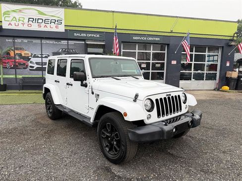 Used 2018 Jeep Wrangler Unlimited Sahara AWD/4WD image 3