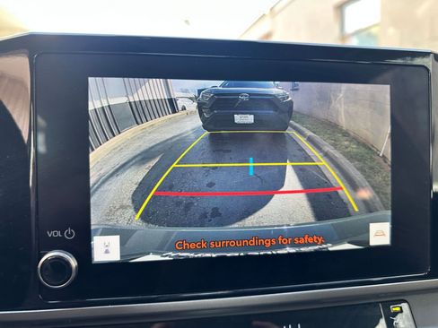 Used 2025 Toyota Camry LE image 17