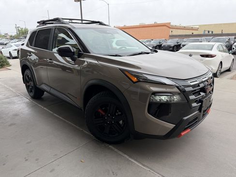 Used 2025 Nissan Rogue SV AWD/4WD image 6