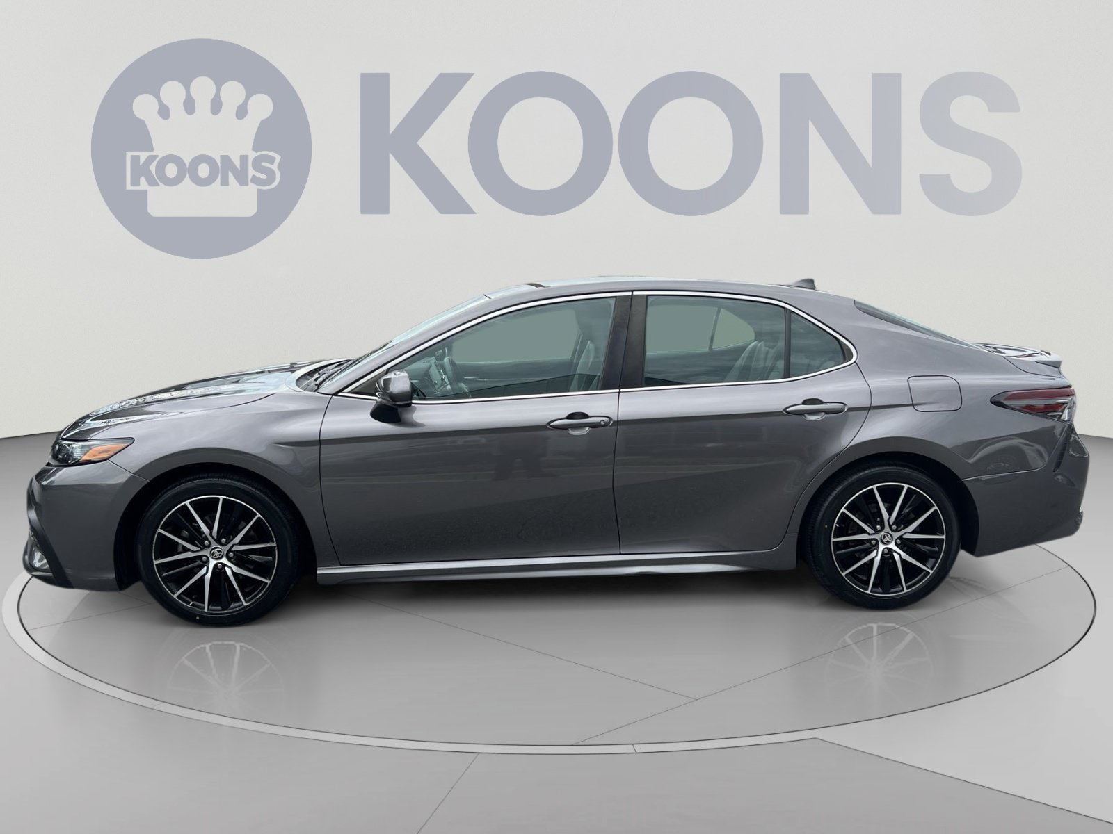 Used 2021 Toyota Camry SE AWD/4WD image 2
