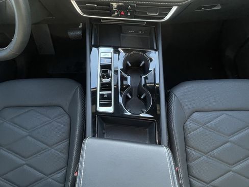 Used 2024 Volkswagen Atlas Cross Sport SE image 21