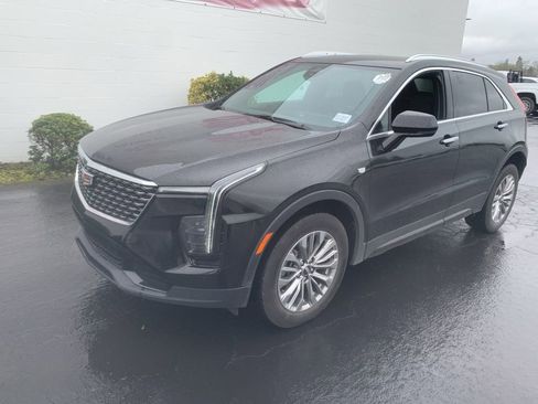 Used 2024 Cadillac XT4 Premium Luxury image 1