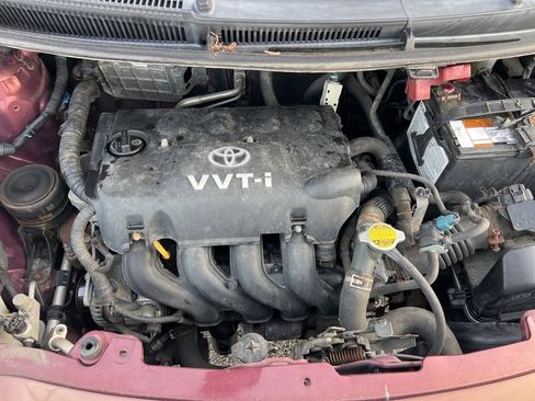 Used 2010 Toyota Yaris 2-Door Hatchback image 11