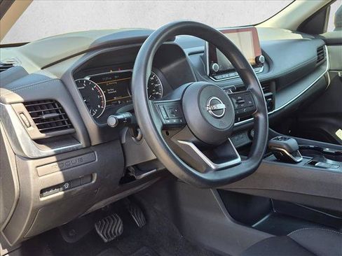 Used 2024 Nissan Rogue S FWD image 4