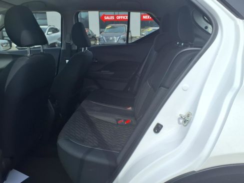 Used 2022 Nissan Kicks SV w/ Interior Electronics Package FWD image 9