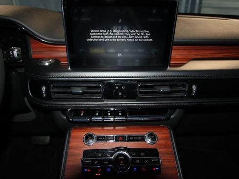 Used 2023 Lincoln Aviator Reserve w/ Equipment Group 201A image 16