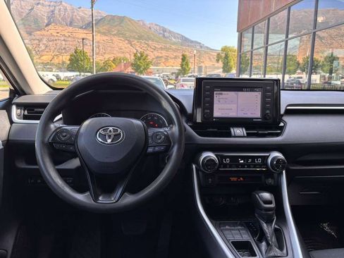 Used 2021 Toyota RAV4 XLE image 11