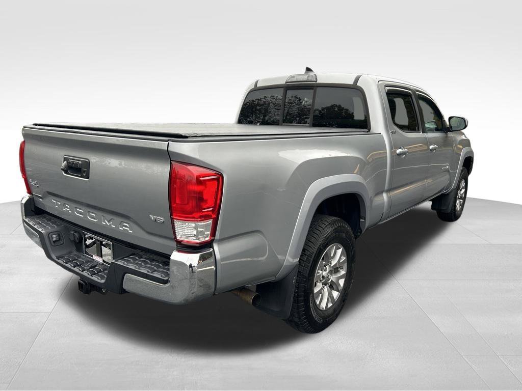 Used 2017 Toyota Tacoma SR5 AWD/4WD image 5