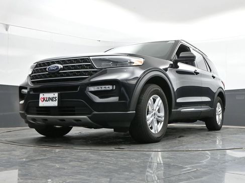 Used 2020 Ford Explorer XLT w/ Equipment Group 202A AWD/4WD image 41