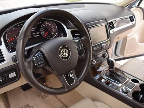 Used 2016 Volkswagen Touareg TDI AWD/4WD image 67