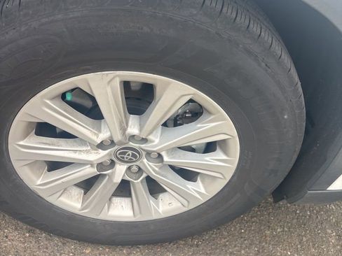 Used 2024 Toyota Grand Highlander XLE image 3