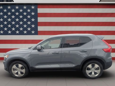 Used 2022 Volvo XC40 T5 Momentum AWD/4WD image 3