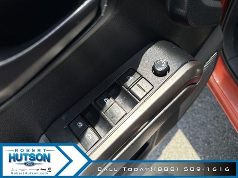 Used 2017 Toyota Tacoma SR5 w/ Tow Package RWD image 11