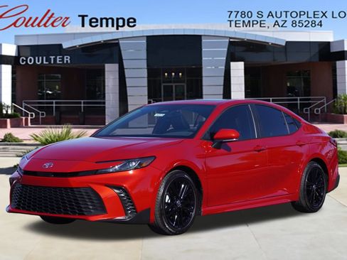 Used 2025 Toyota Camry SE image 1