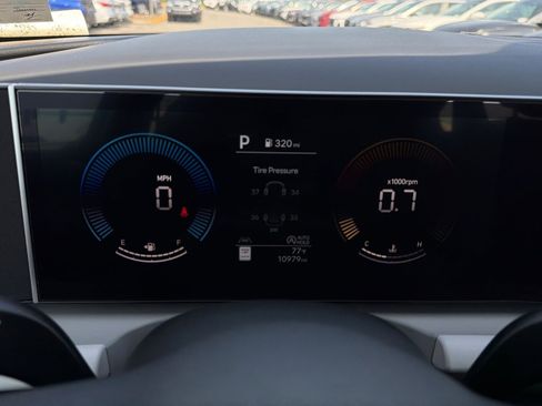 Used 2025 Hyundai Tucson SE FWD image 17
