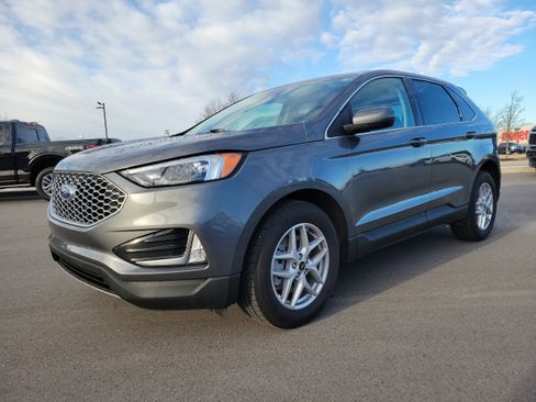 Used 2023 Ford Edge SEL w/ Convenience Package image 2