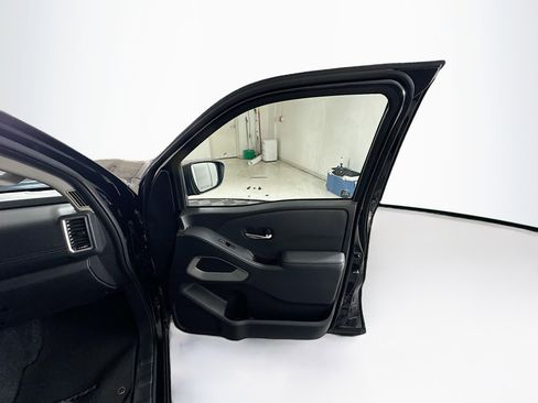 Used 2024 Nissan Frontier SV RWD image 30