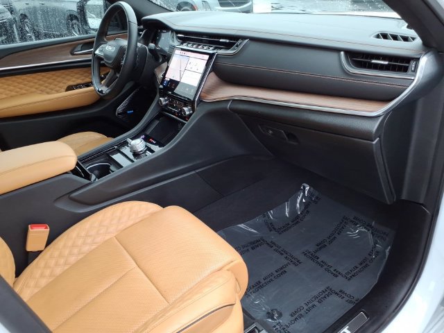 Used 2023 Jeep Grand Cherokee Summit w/ Advanced Protech Group IV AWD/4WD image 25