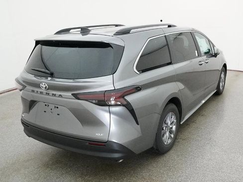 New 2026 Toyota Sienna XLE FWD image 3