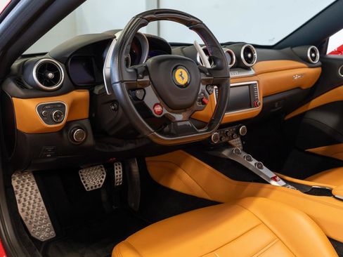 Used 2017 Ferrari California T image 3