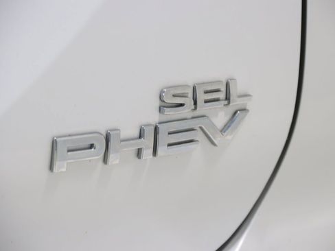Used 2024 Mitsubishi Outlander 4WD Plug-In Hybrid image 9