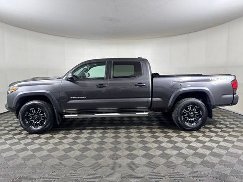 Used 2018 Toyota Tacoma TRD Sport AWD/4WD image 7