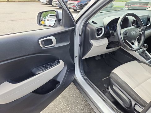 Used 2022 Hyundai Venue SEL image 24